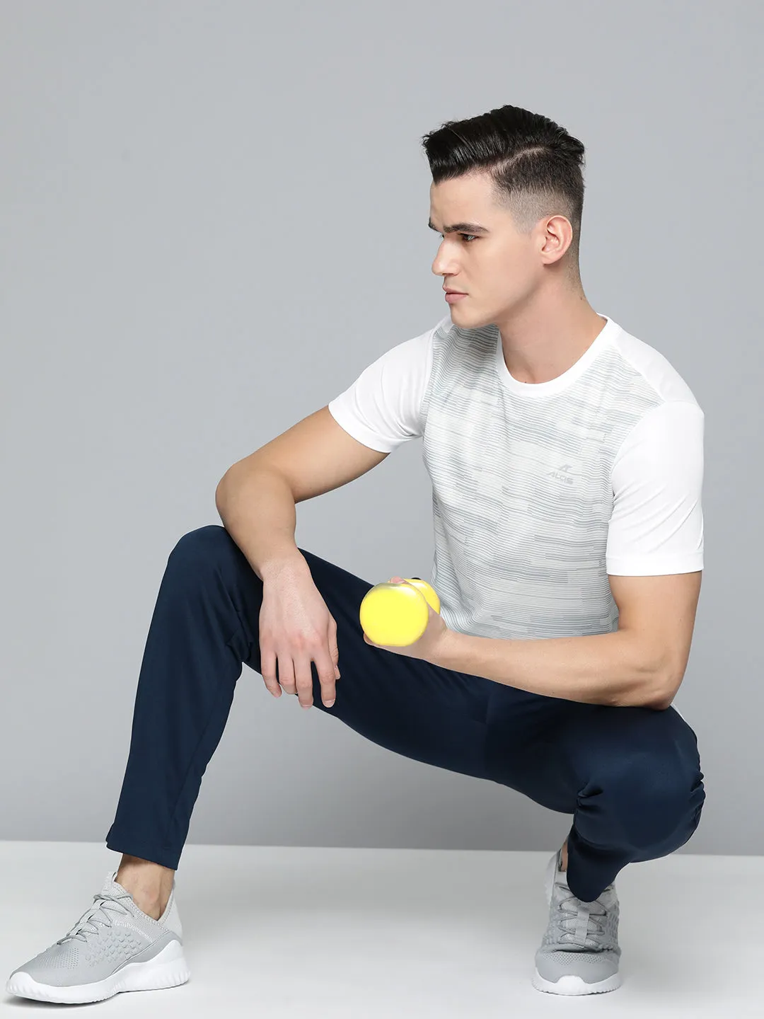 Alcis Men White GreyPrinted Slim Fit Sports T-shirt