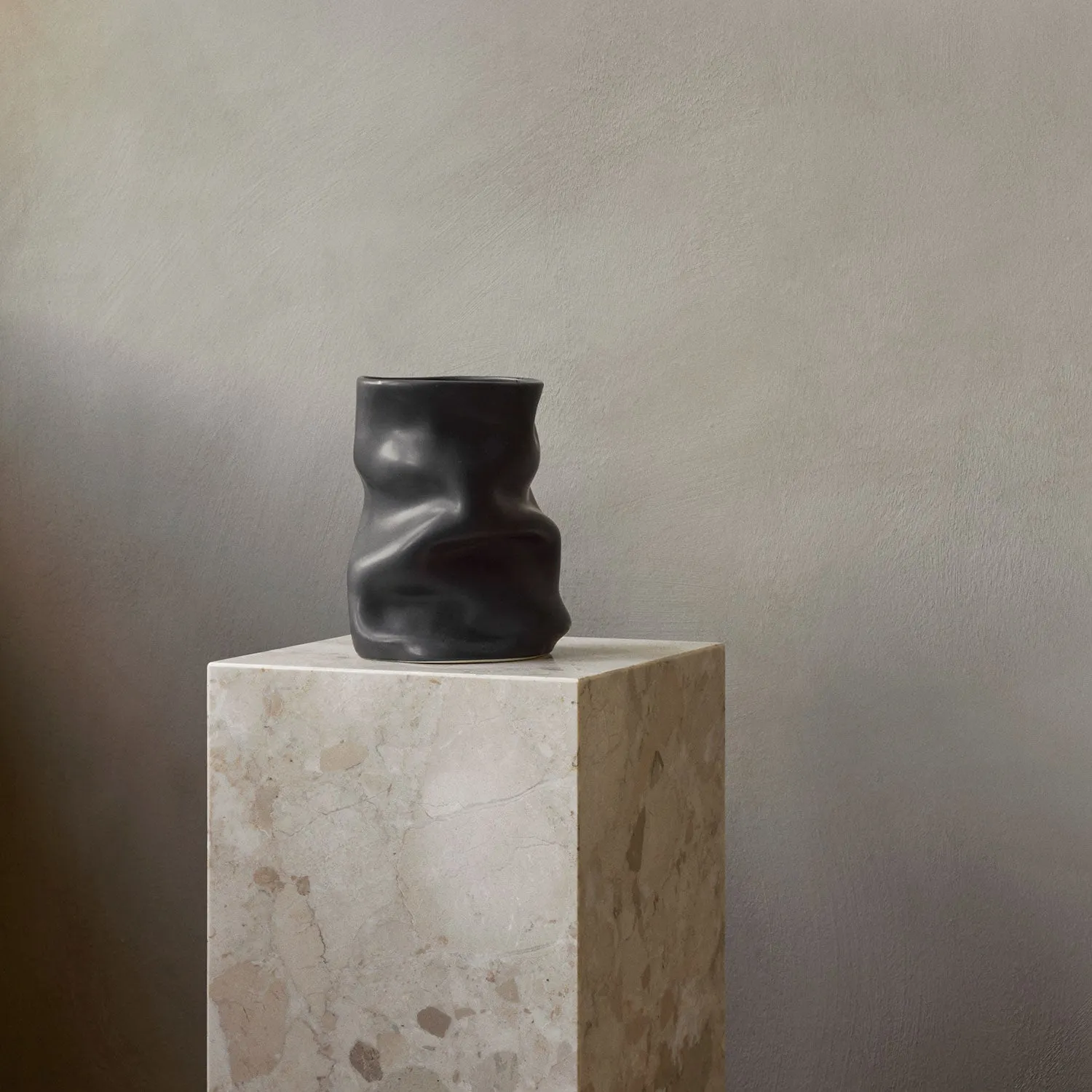 audo copenhagen (menu) | collapse vase | black 20cm