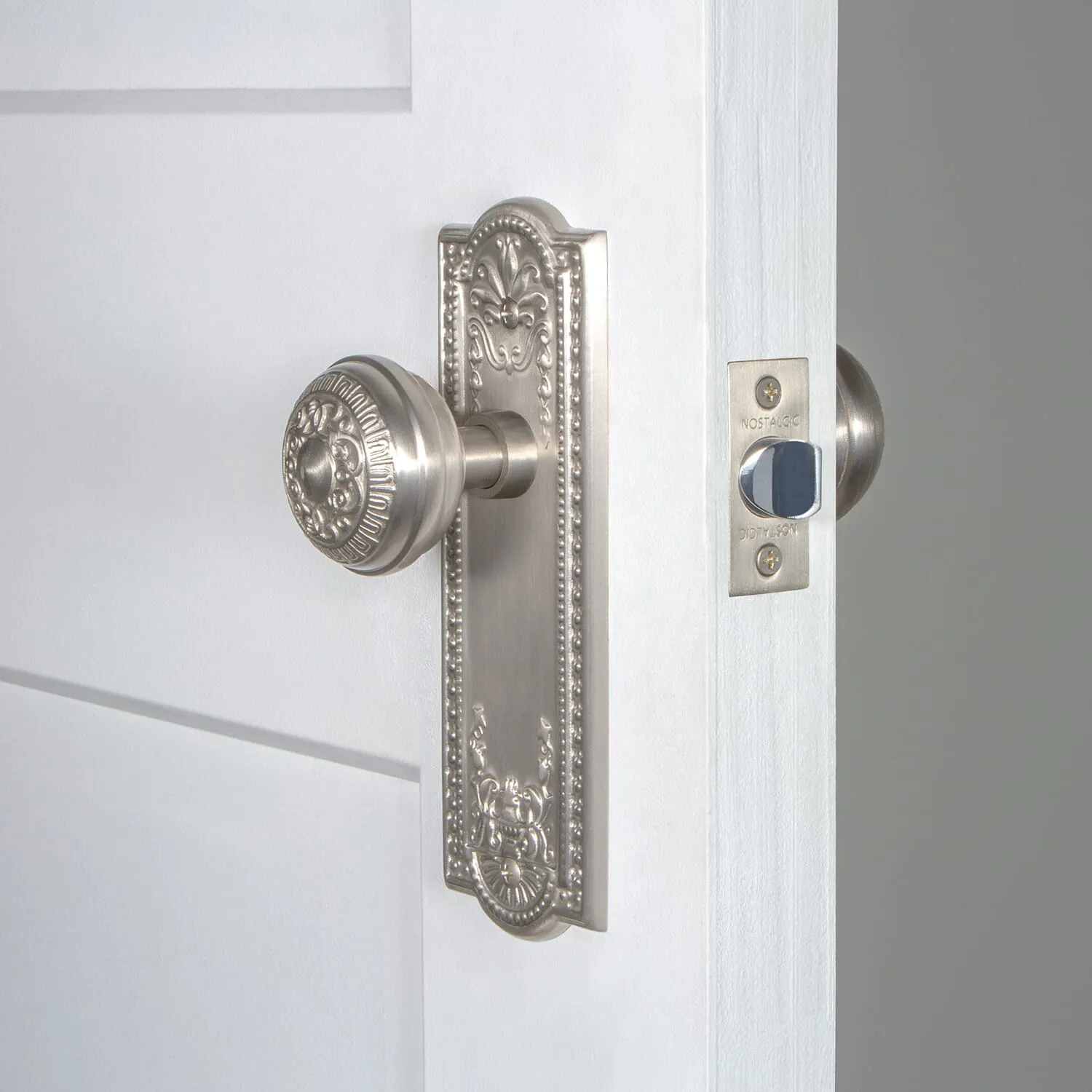 Meadows Long Plate with Egg & Dart Knob in Satin Nickel