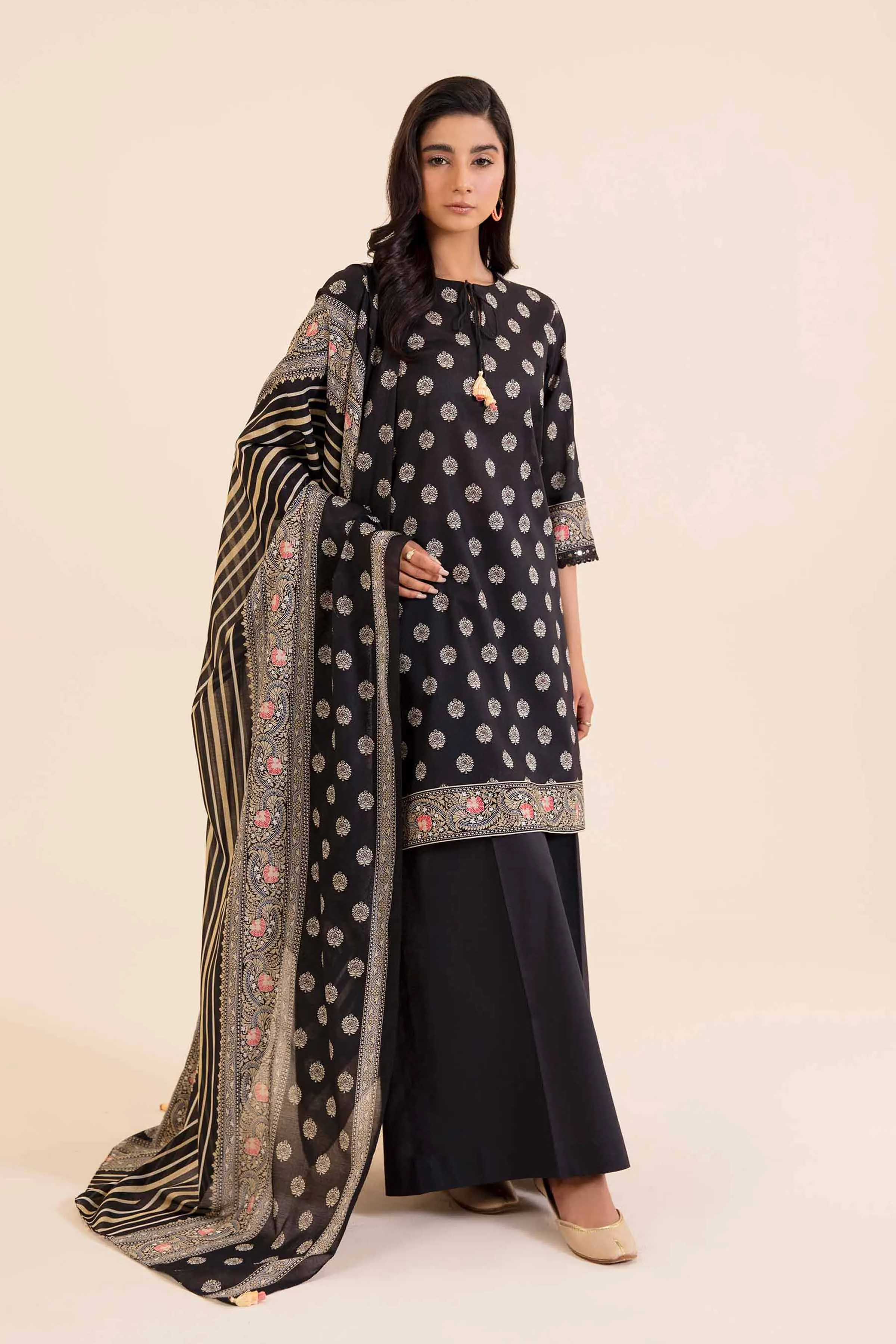 Nishat Linen Spring/Summer Lawn Collection – 3-Piece Printed Suit – Product Code: 42401675