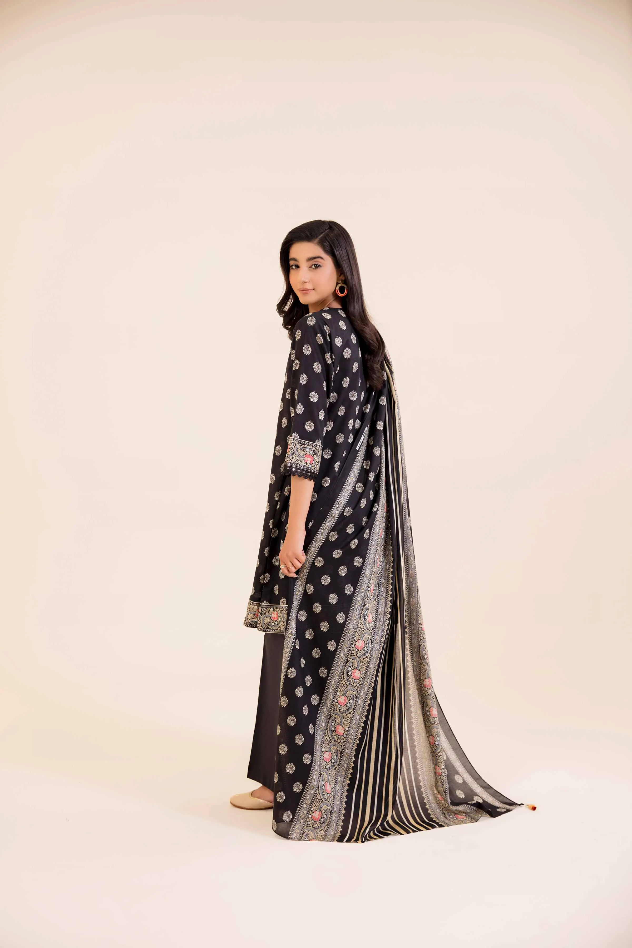 Nishat Linen Spring/Summer Lawn Collection – 3-Piece Printed Suit – Product Code: 42401675