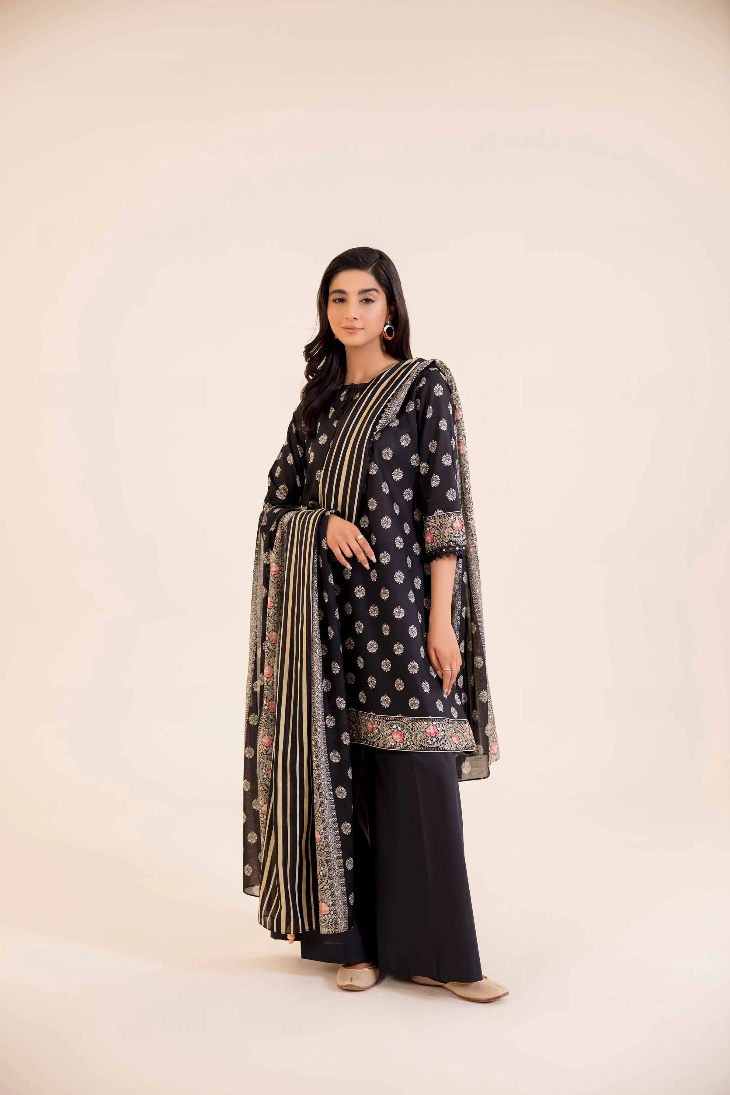 Nishat Linen Spring/Summer Lawn Collection – 3-Piece Printed Suit – Product Code: 42401675
