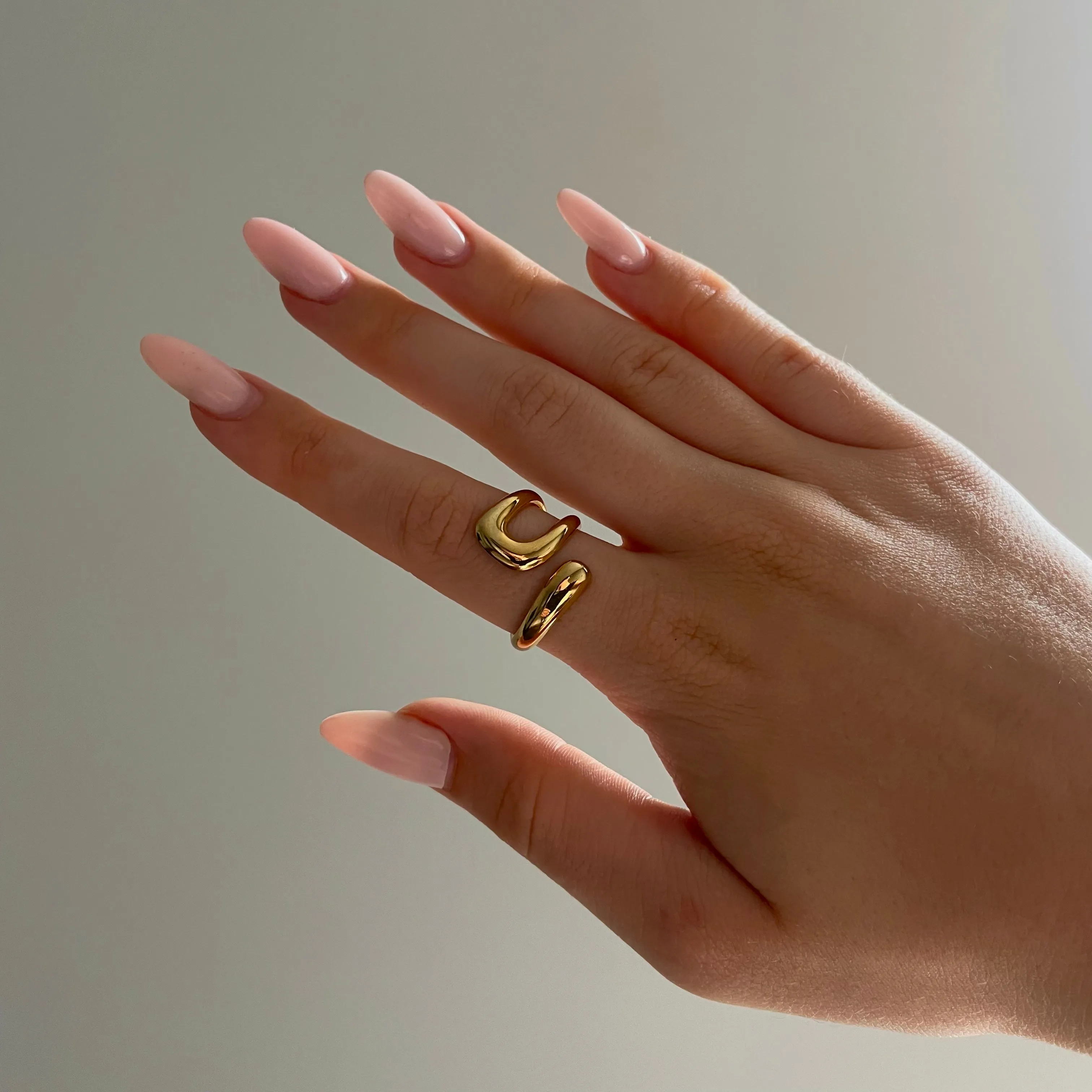 SCULPTURAL RING - GOLD