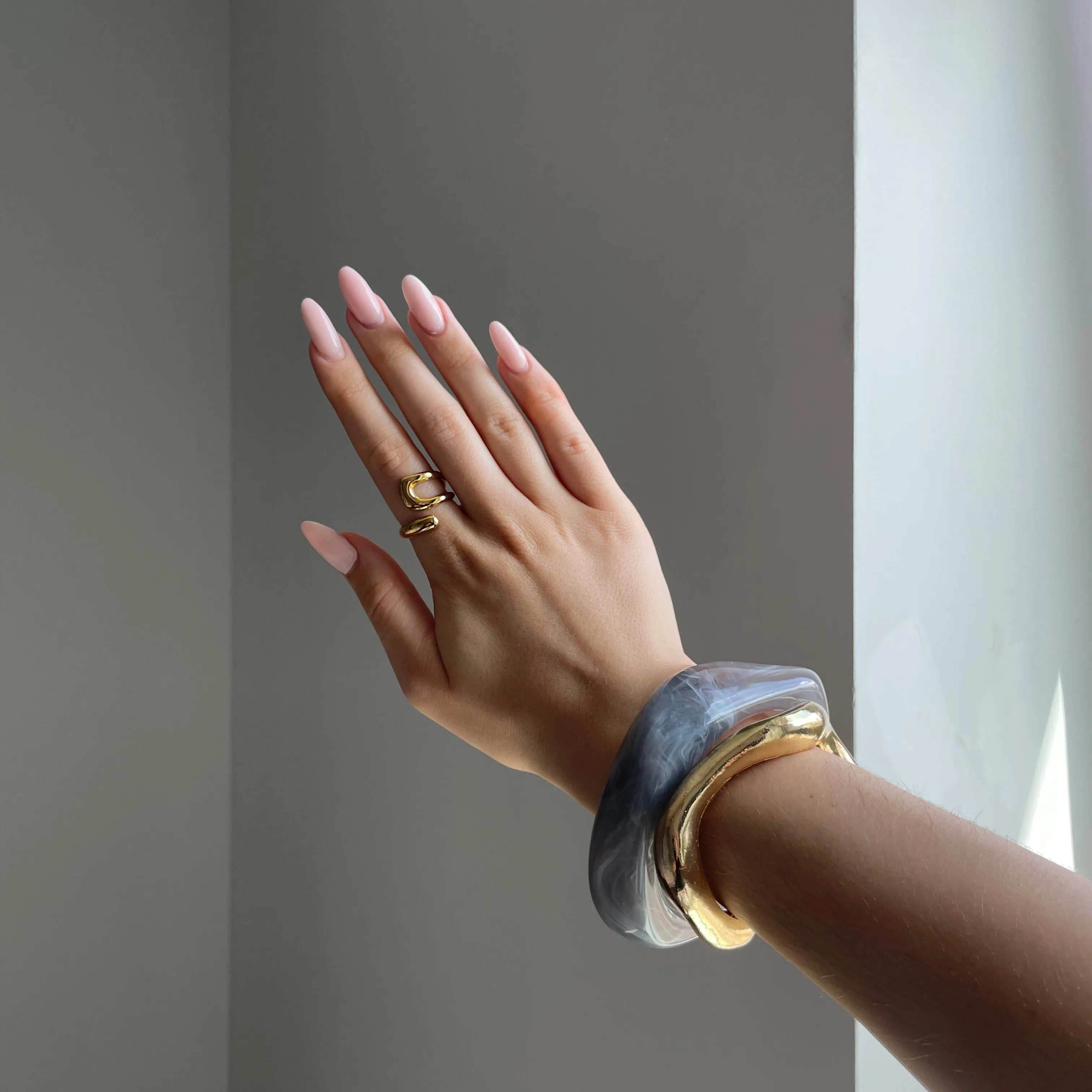 SCULPTURAL RING - GOLD