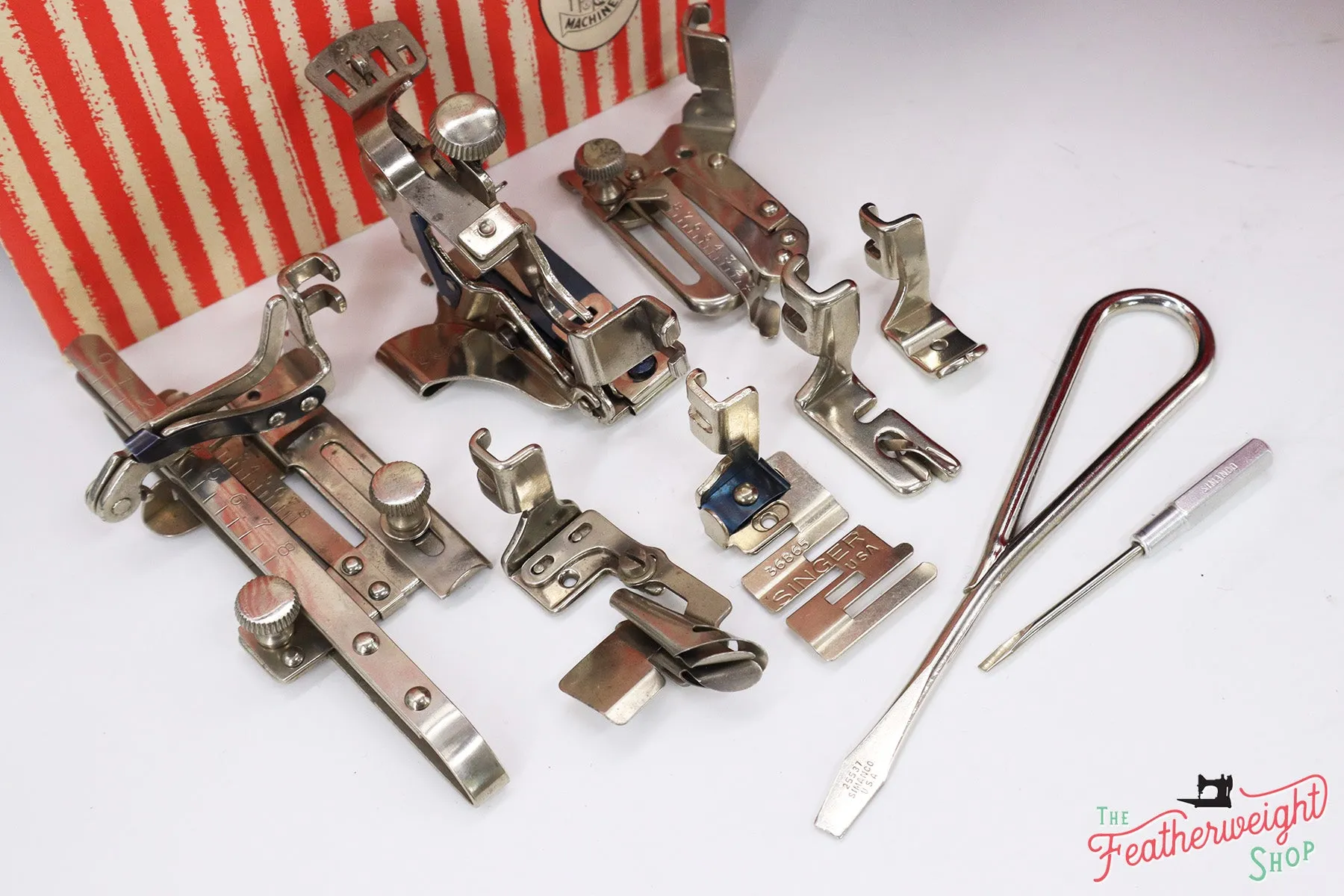 Singer Featherweight 221 Sewing Machine 1933 AD550*** - Fully Restored in Liberty Red
