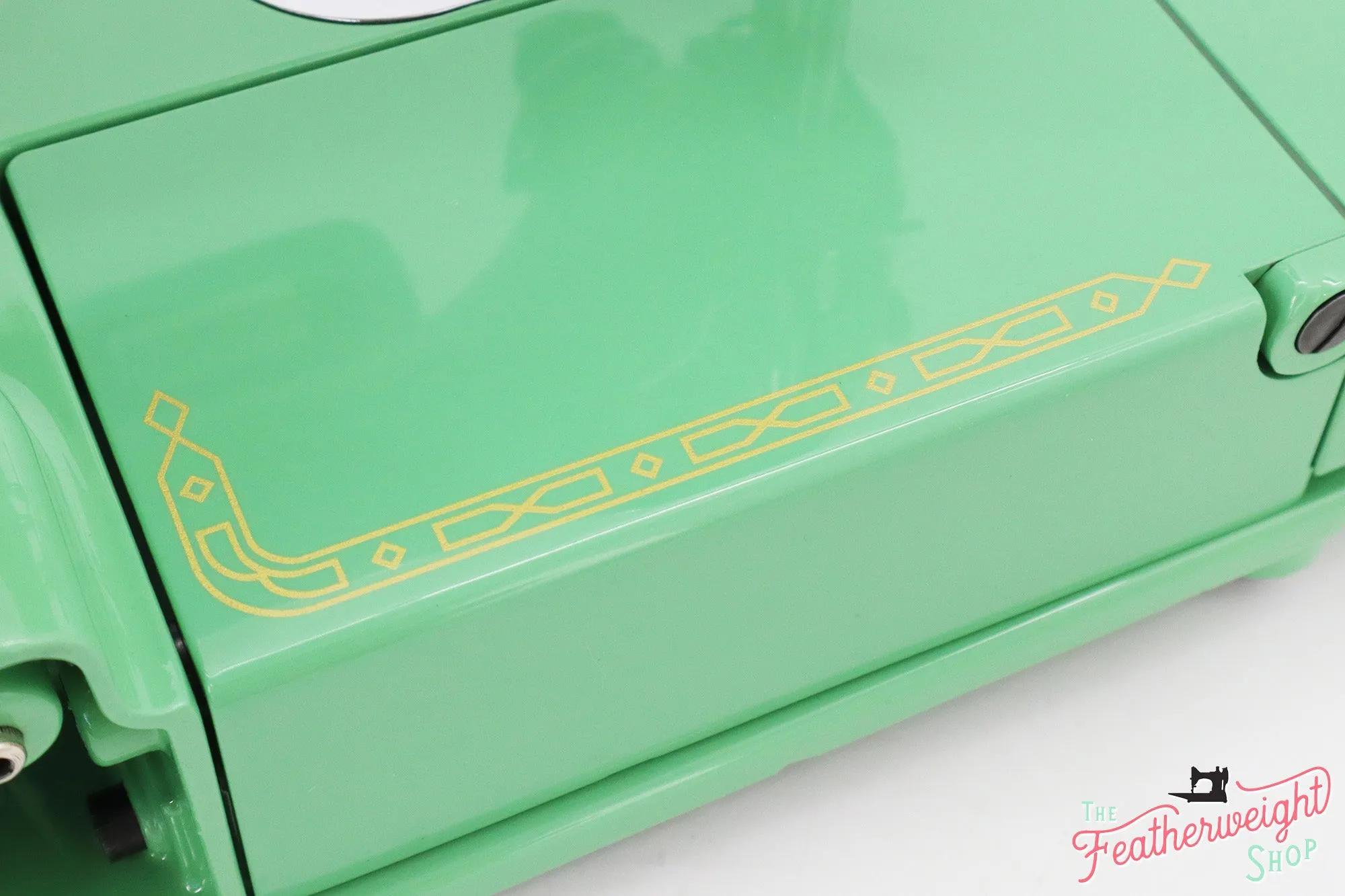 Singer Featherweight 222K Sewing Machine EK6348** - Fully Restored in 'Jadeite Milky Green'